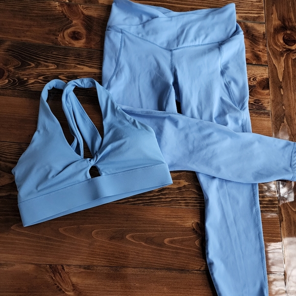 Fabletics Set - Crossover purelux leggings and Oasis twist bra - Picture 1 of 5